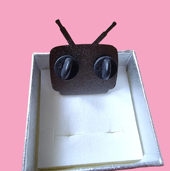 ๐2/$30 Sale!Mix & Match๐ True Crime All The Time Retro Television Enamel Pin - Picture 2 of 2